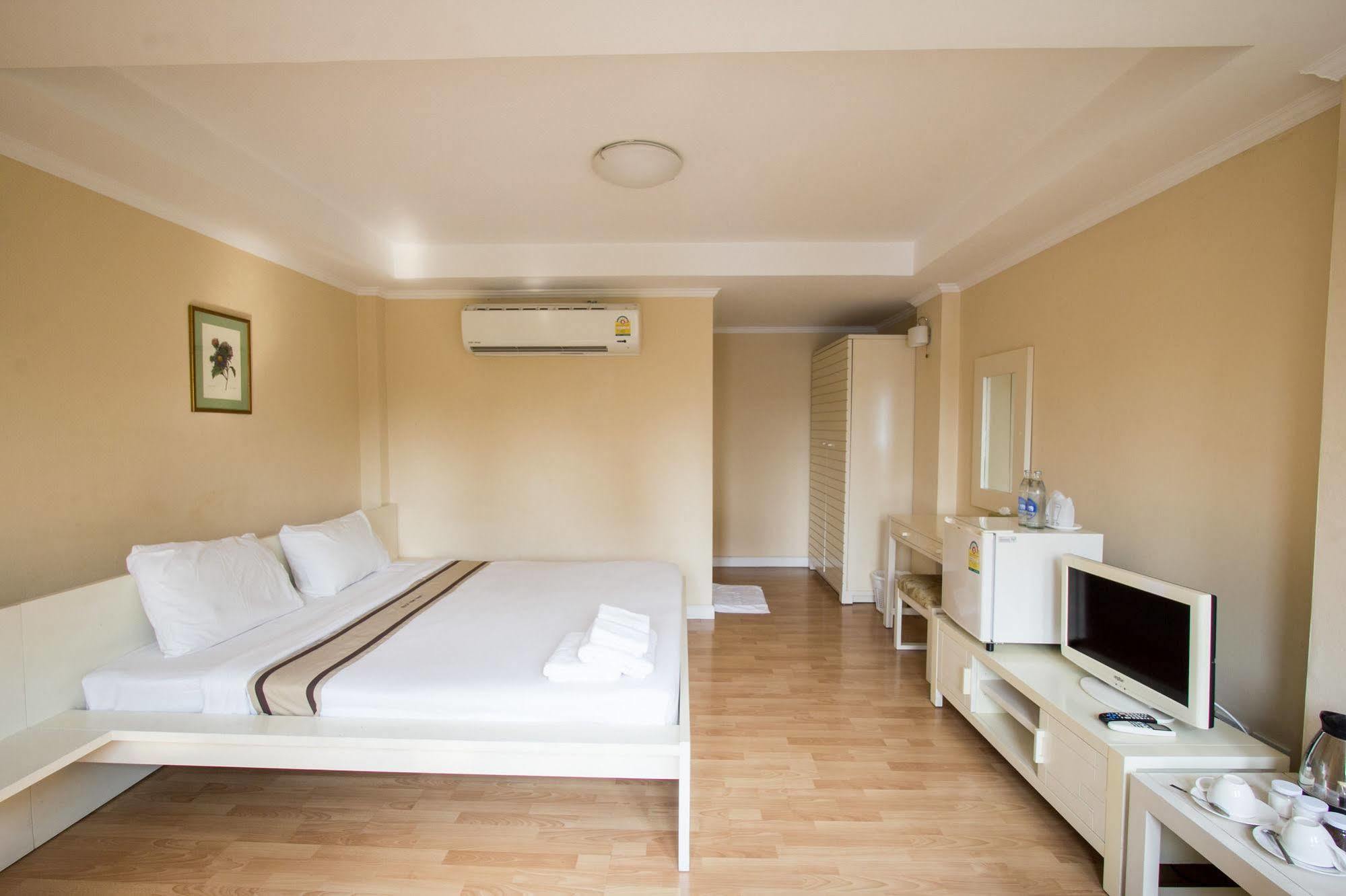 Triple Palms House Hotel Chiang Mai Exterior photo